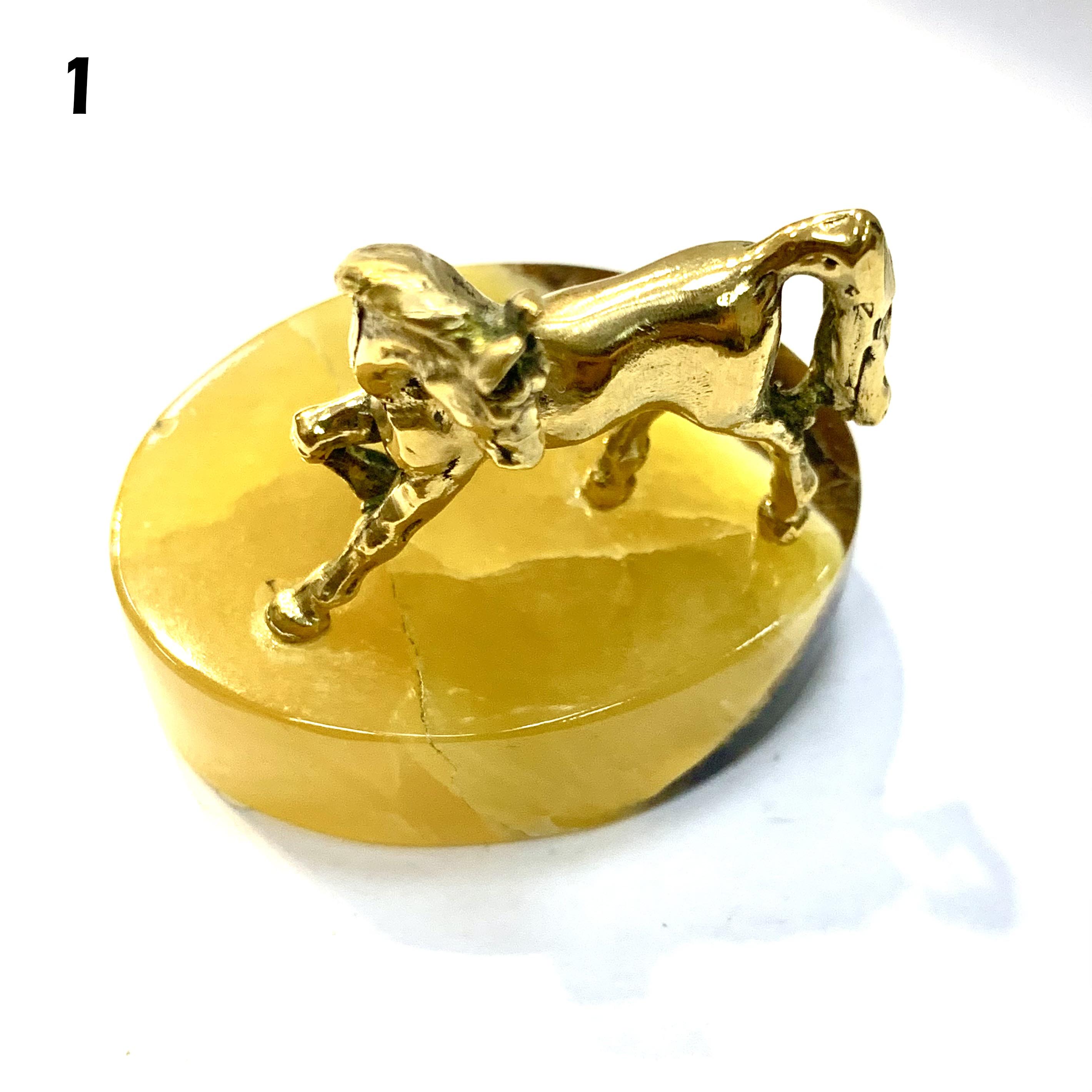 Лошадь Игривая на камне Симбирцит (нмпт)